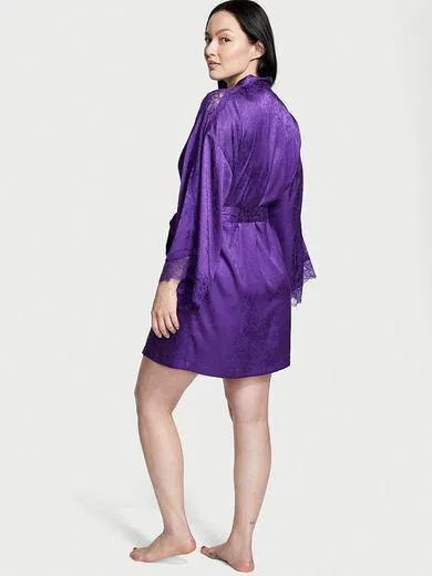 Halat cu inserții din dantelă