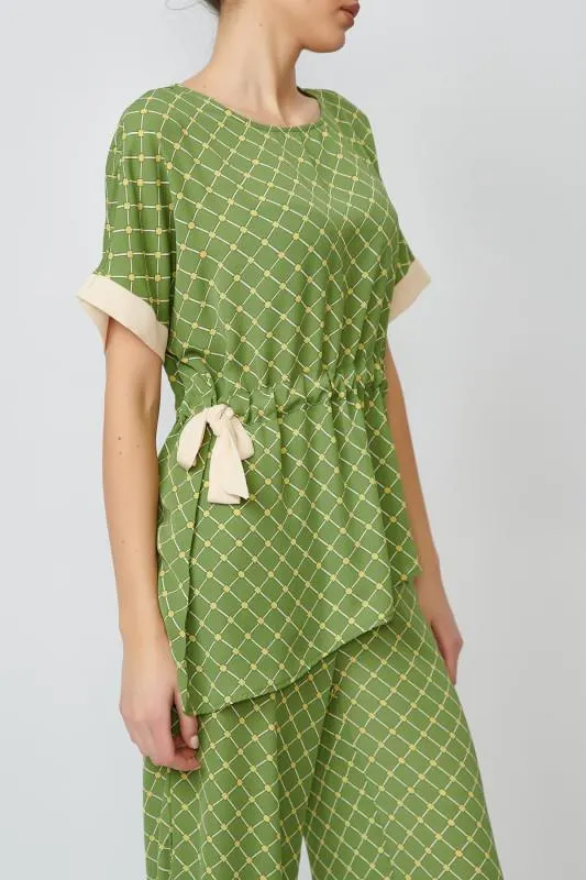 Costum de dama bluza si pantalon verde din material voal imprimat