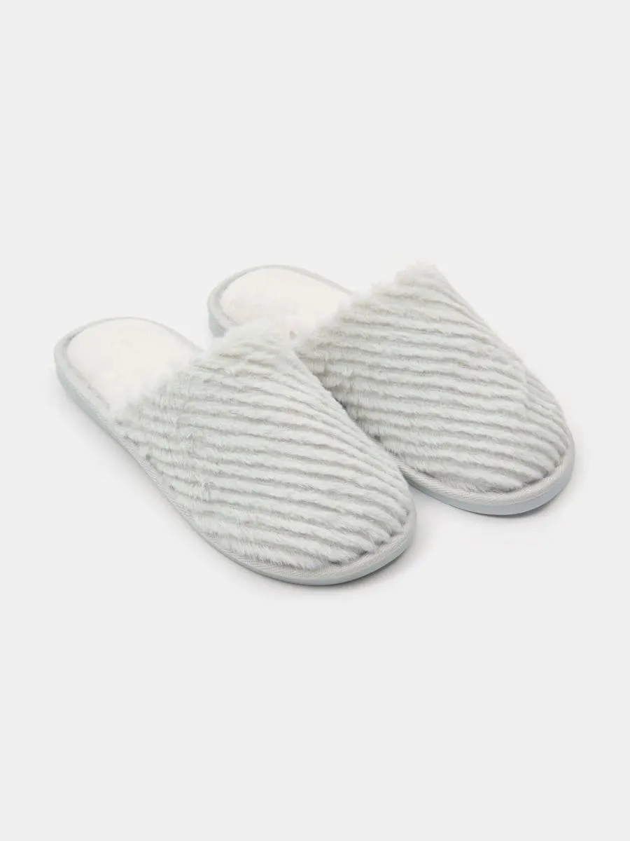 Papuci de casă din blană artificială