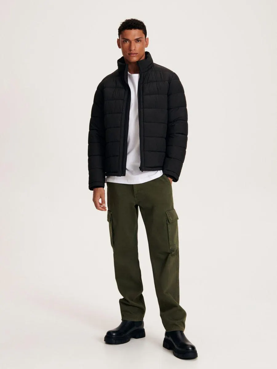 Geacă matlasată cu guler înalt