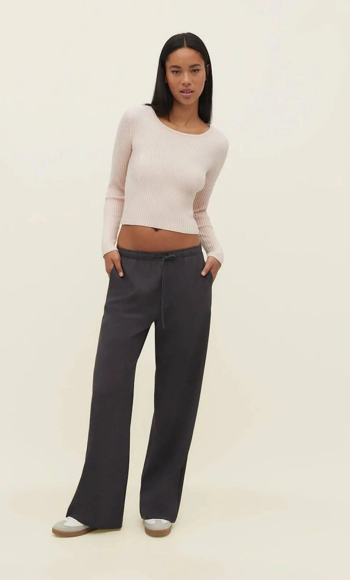 Catalog Stradivarius catalog de la 11 august până la 26 august 2023 - Revista Pagina 2