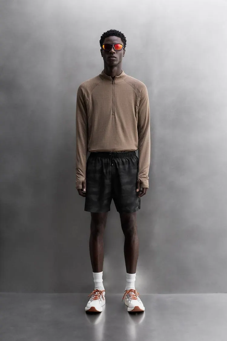 PANTALONI SCURȚI PERFORAȚI RUNNING