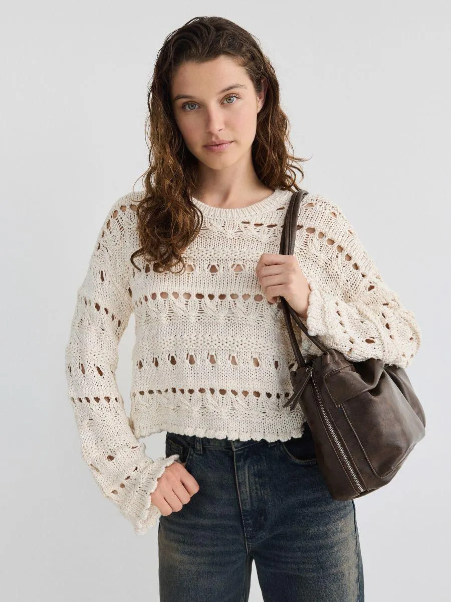 Pulover din tricot ajurat