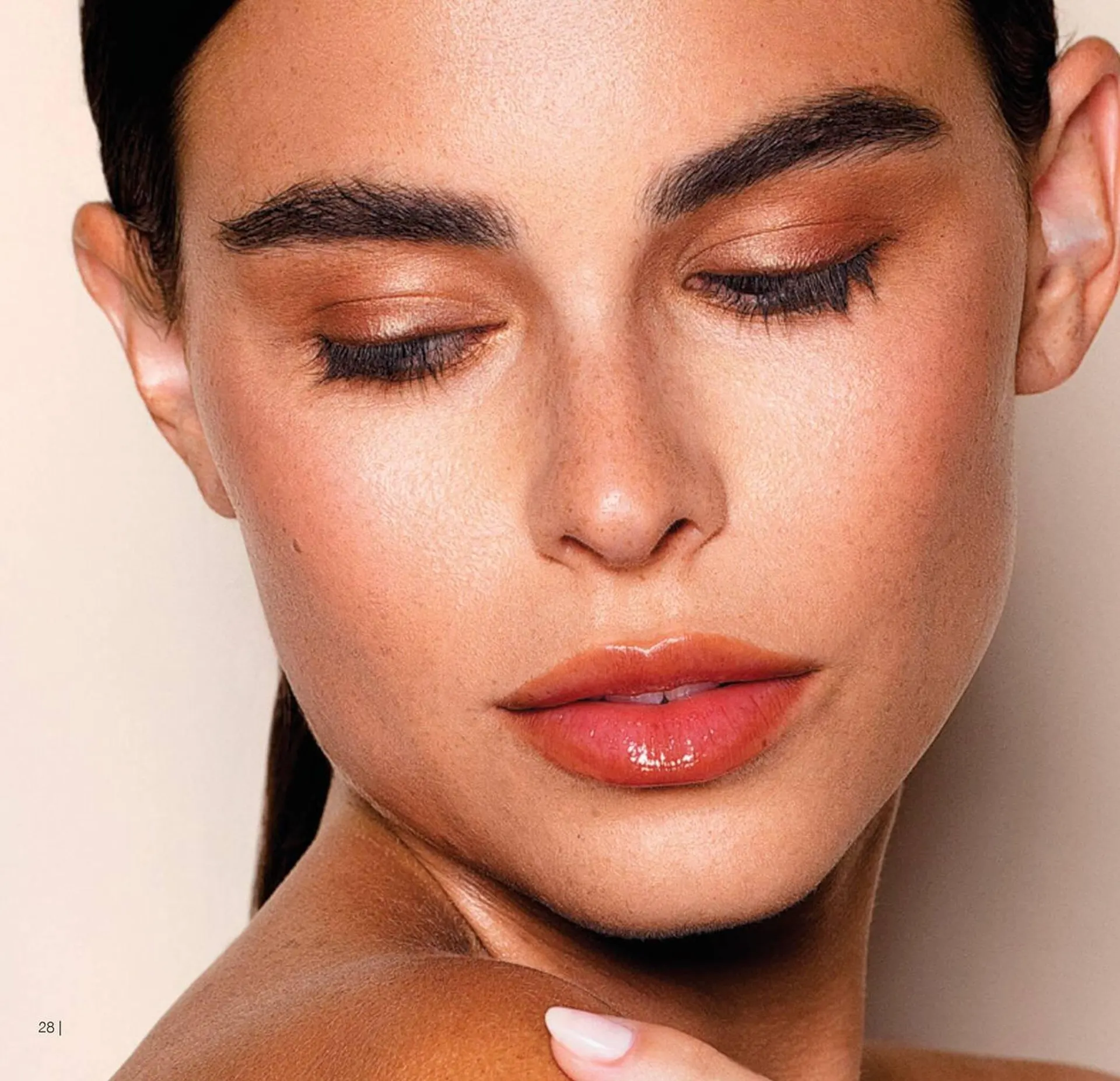 Catalog Catalog Farmasi de la 1 aprilie până la 31 august 2026 - Revista Pagina 28