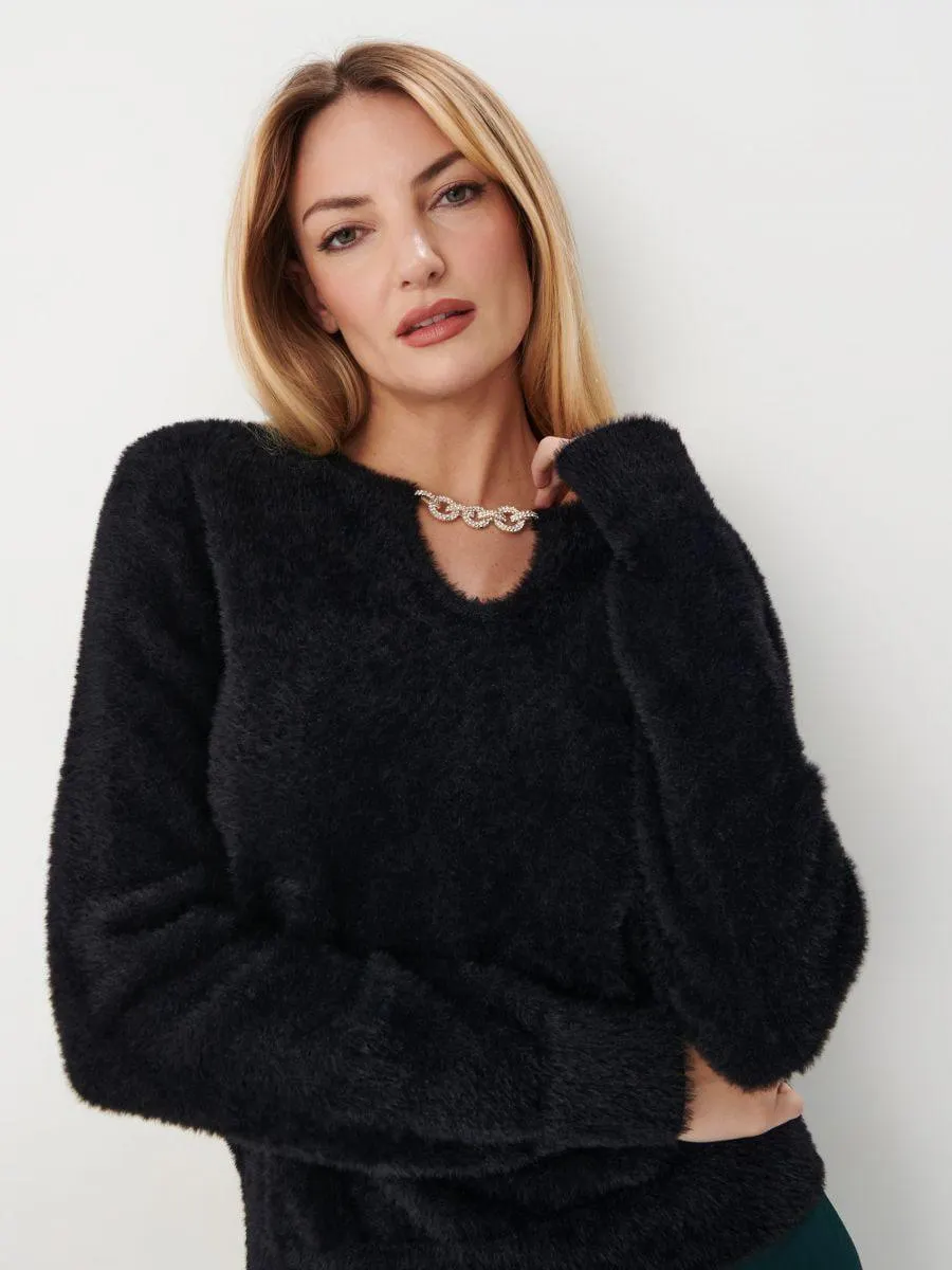 Pulover cu tăietură decorativă