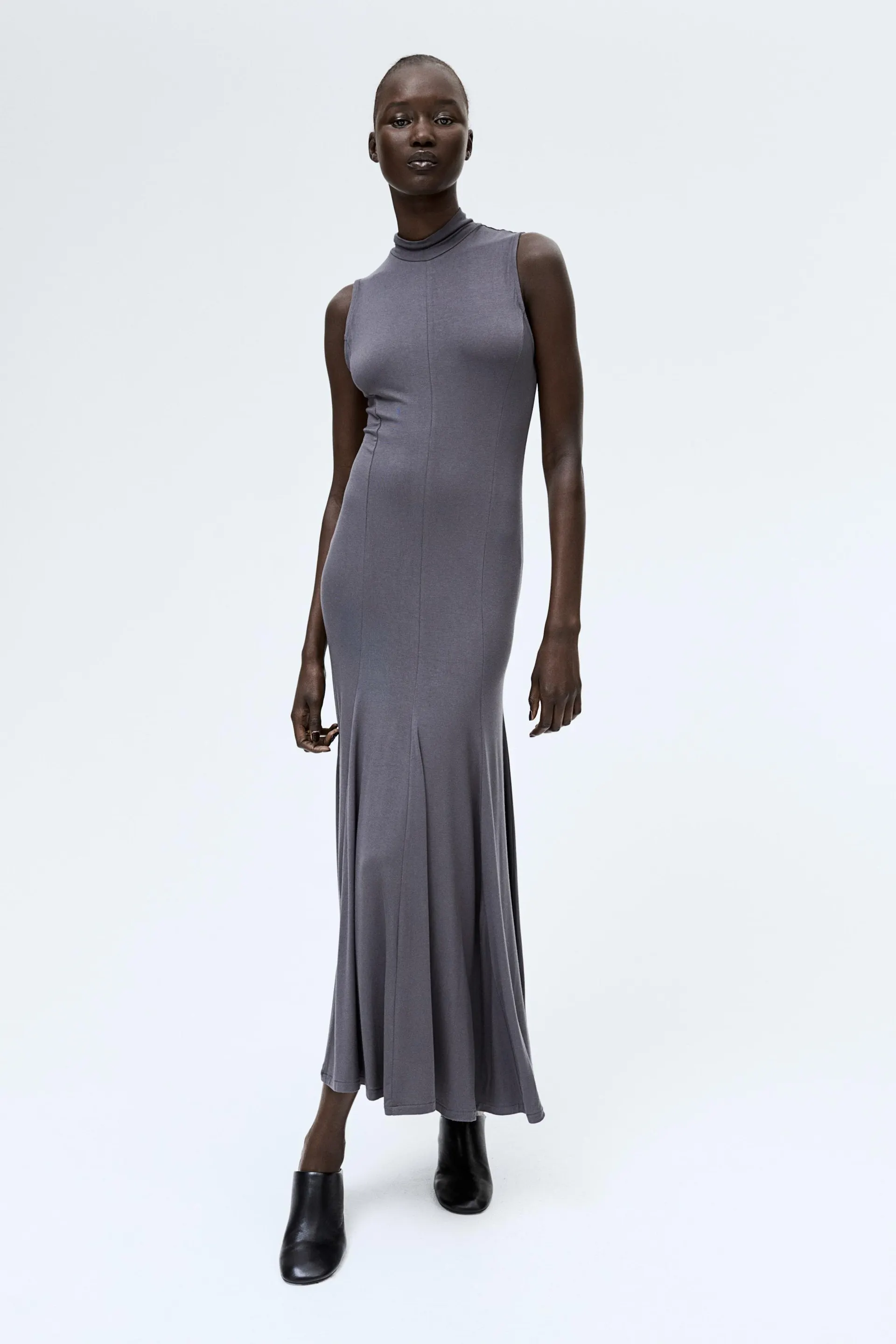 Rochie lungă cu guler înalt