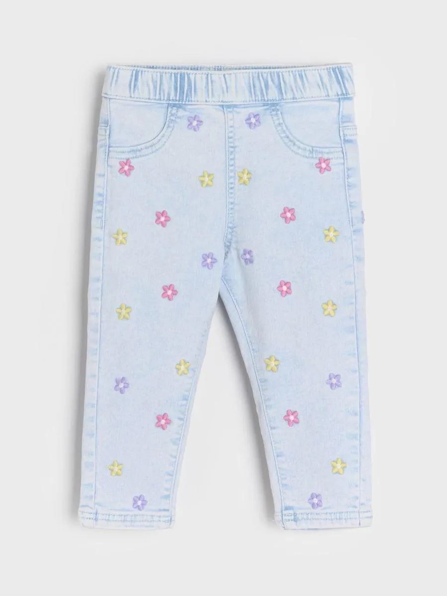 Blugi cu elastic în talie