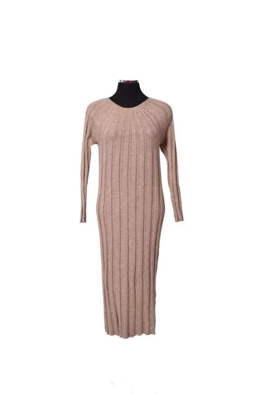 Rochie de zi dreapta din tricot patent bej