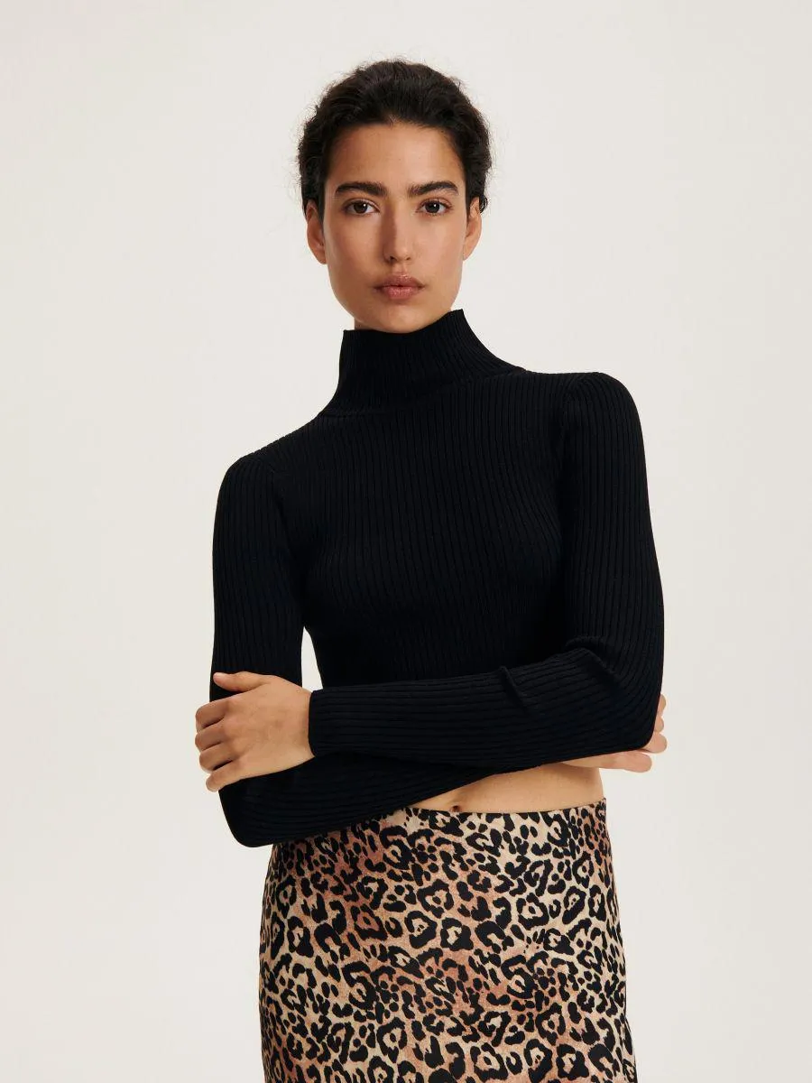 Bluză scurtă pe gât