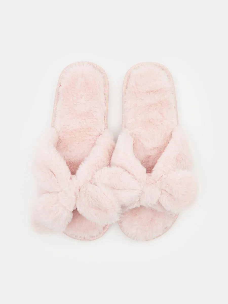 Papuci de casă din blană artificială