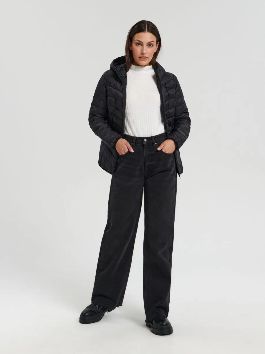 Geacă matlasată cu glugă