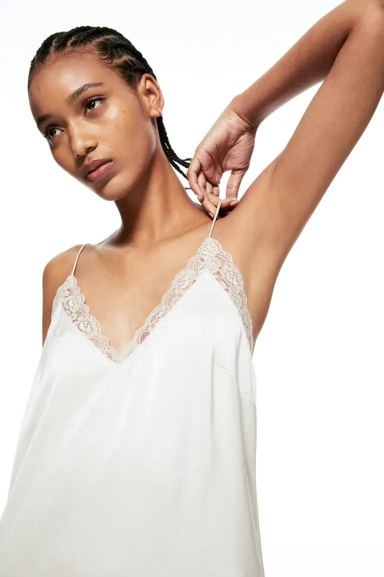 Rochie tip furou cu dantelă