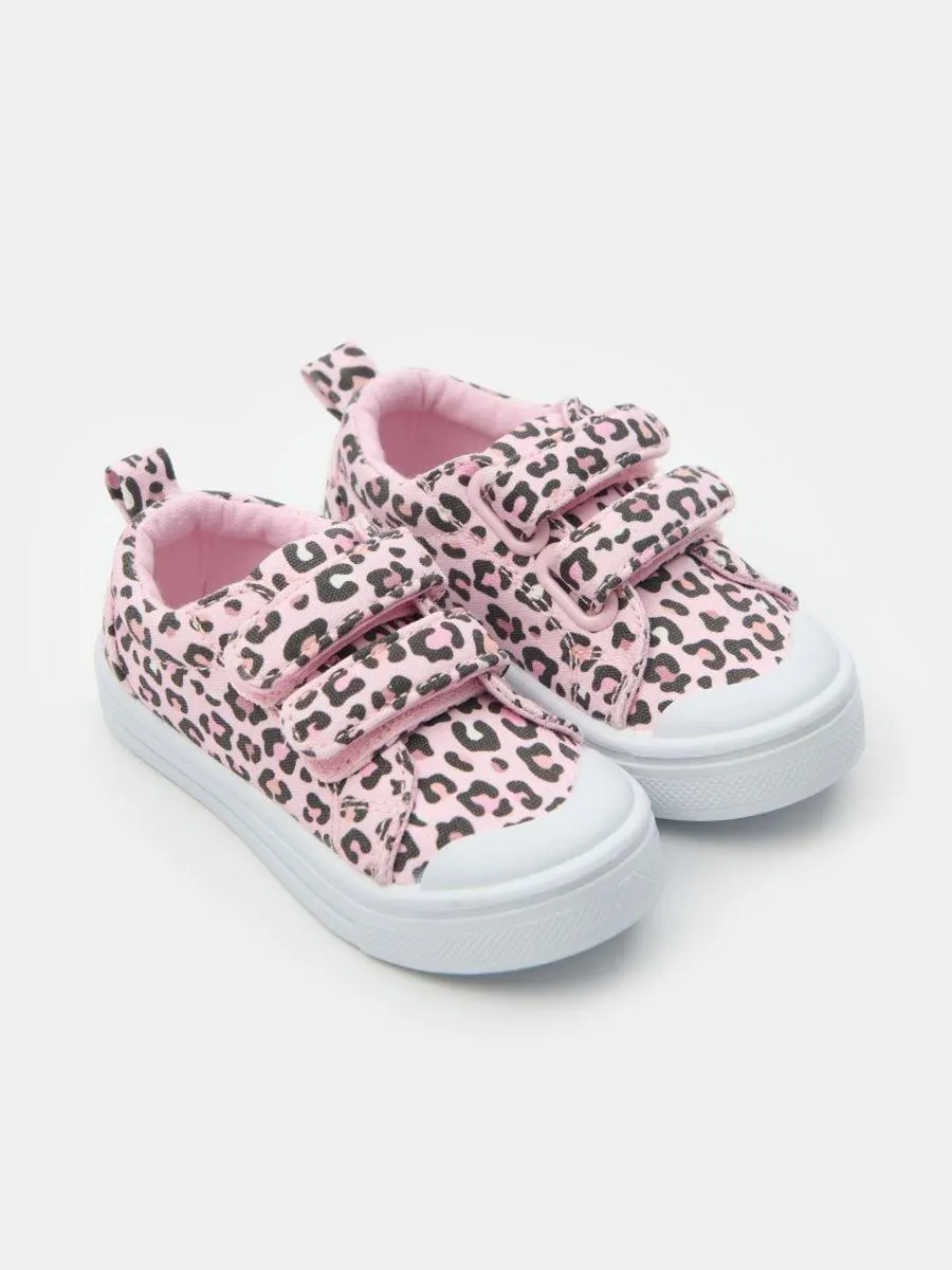 Teniși cu talpă din piele