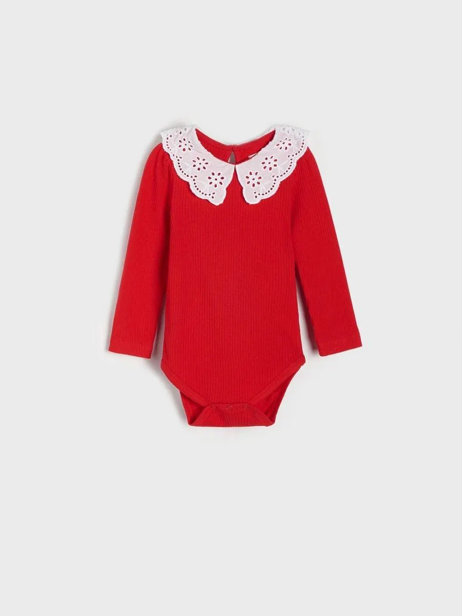 Body cu detalii din dantelă