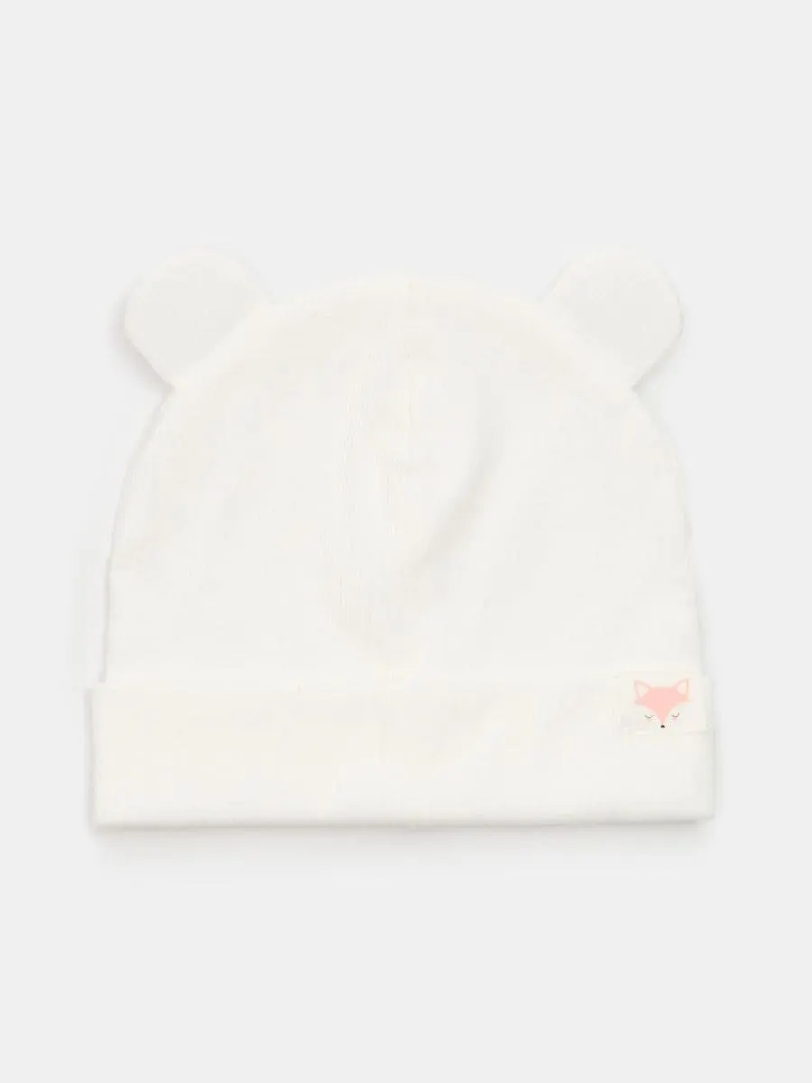 Căciulă cu elemente 3D