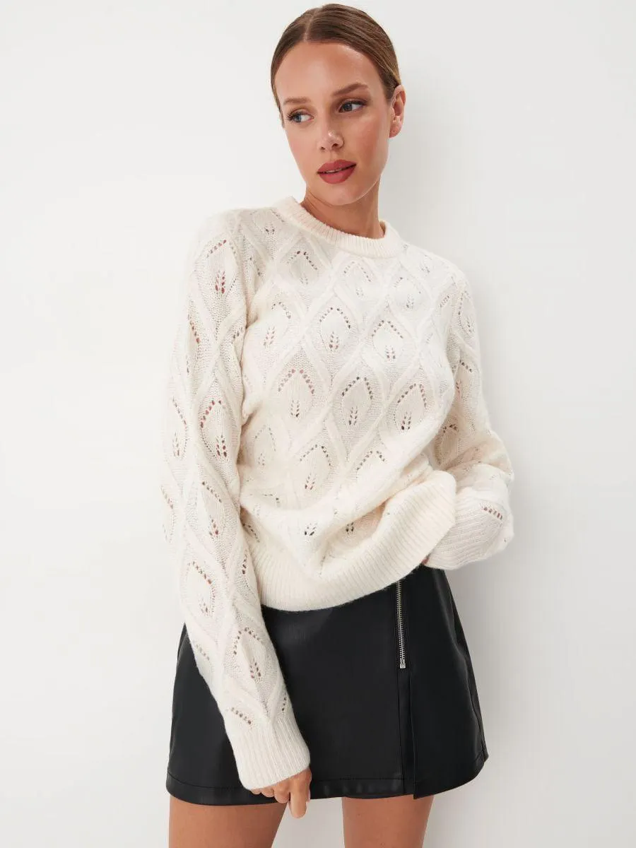 Pulover cu model tricotat deosebit