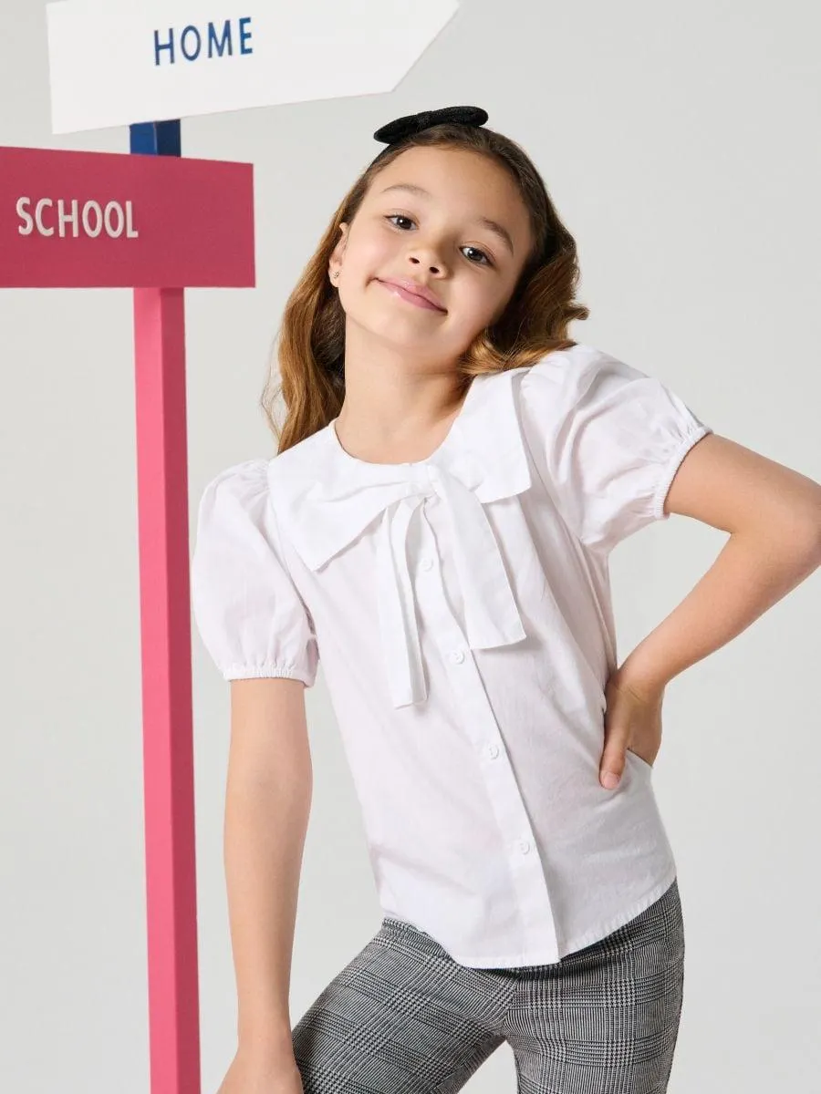 Bluză cu guler decorativ