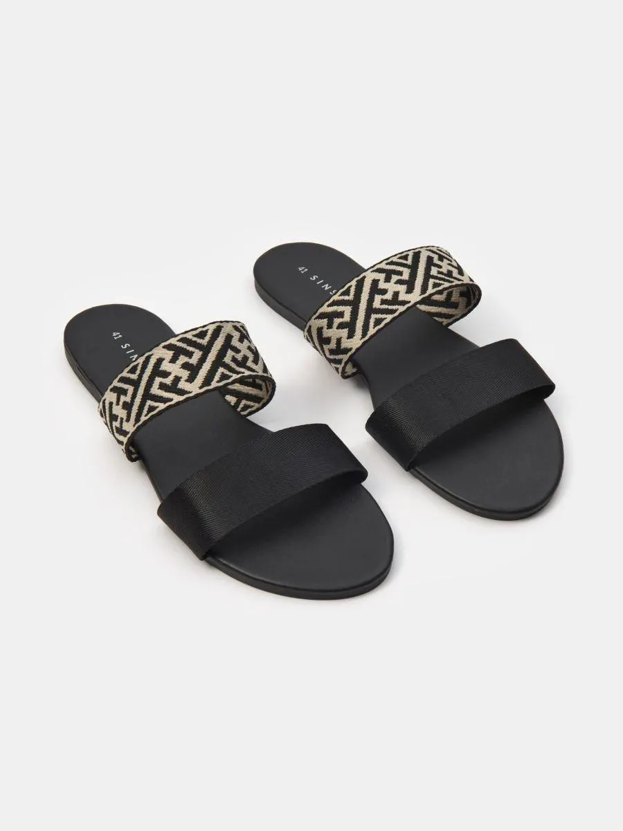 Saboți cu detaliu decorativ