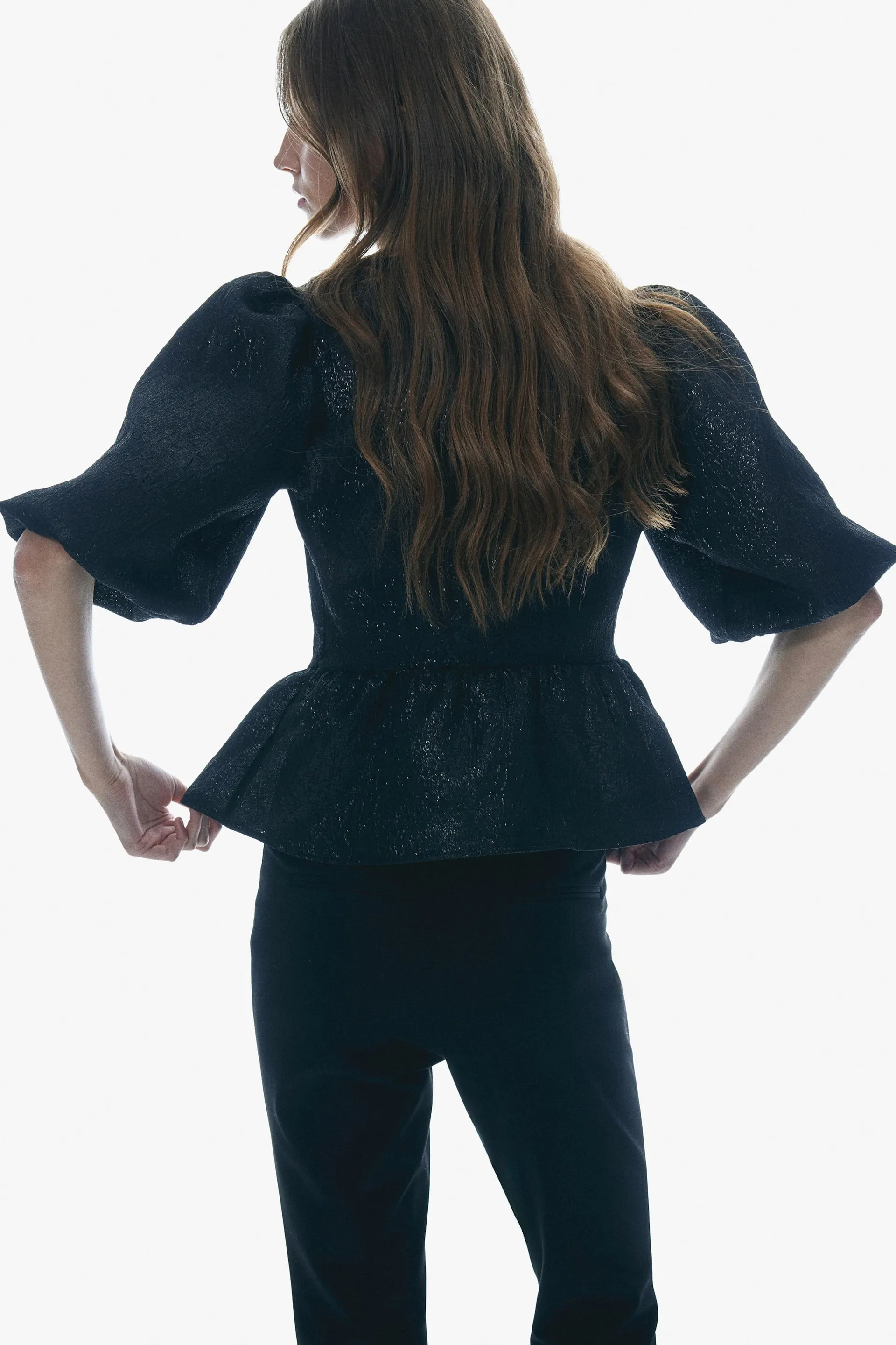 Bluză din țesătură jacard cu șnururi în față