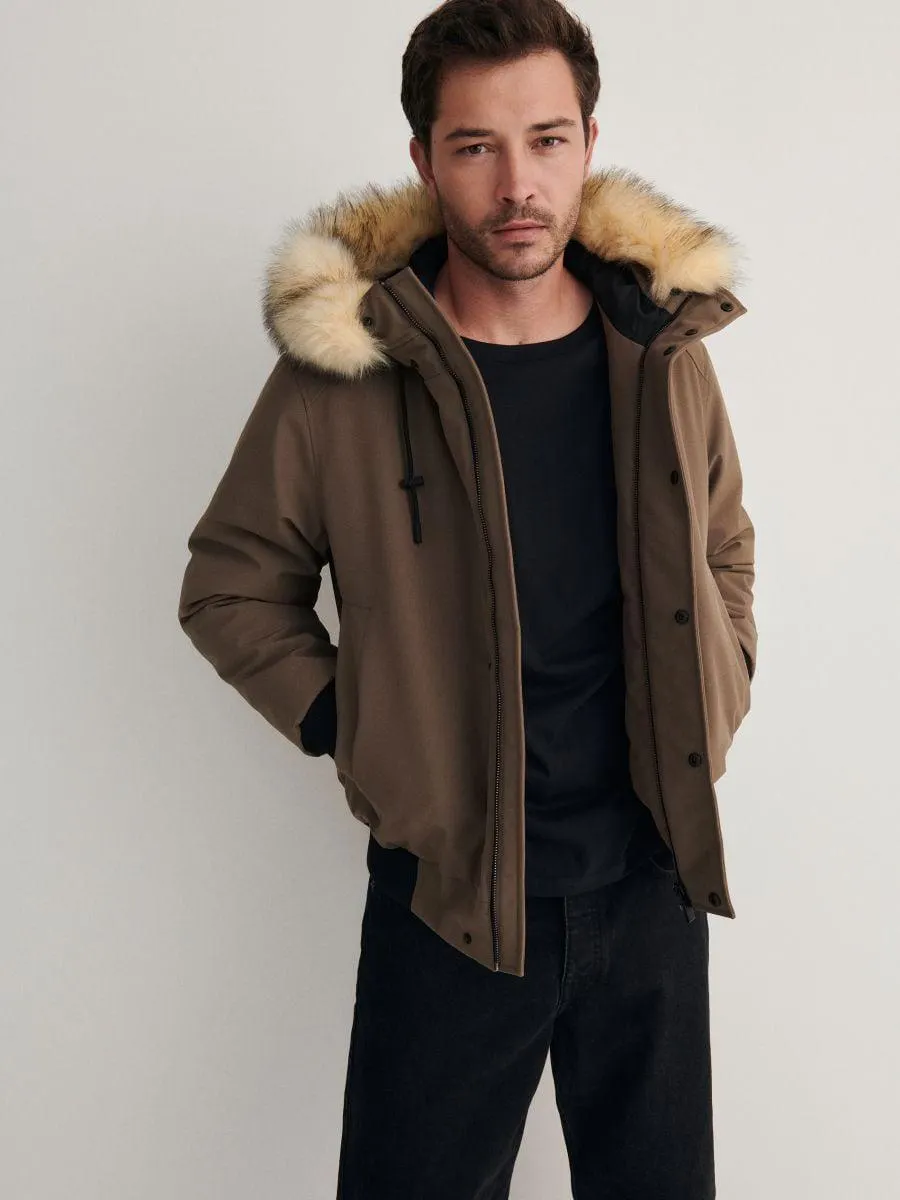 Geacă scurtă cu glugă