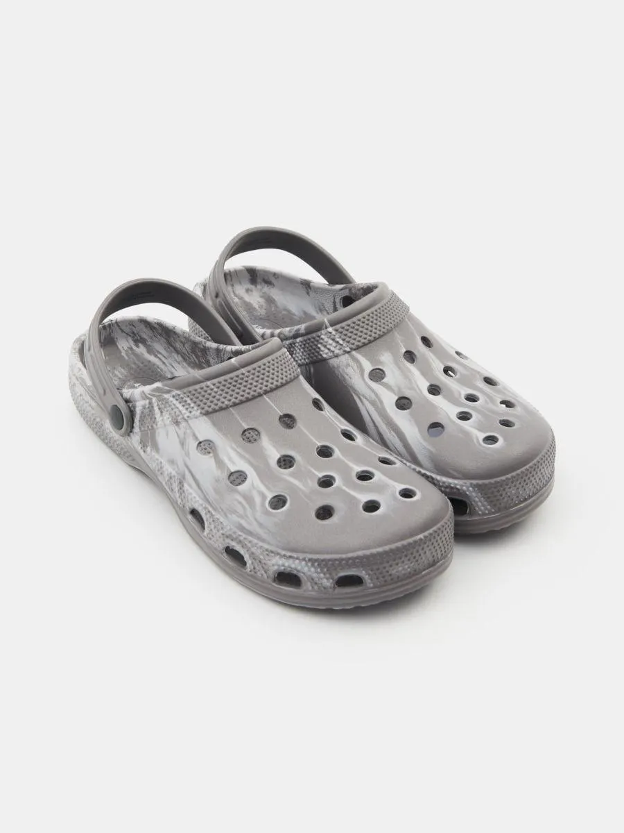 Saboți cu bareta la călcâi