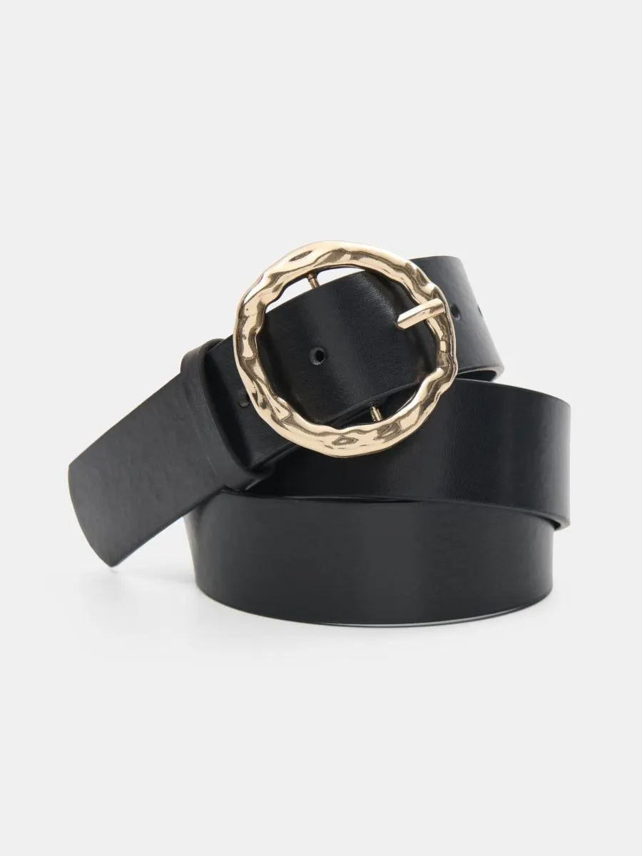 Curea din imitație de piele cu cataramă aurie