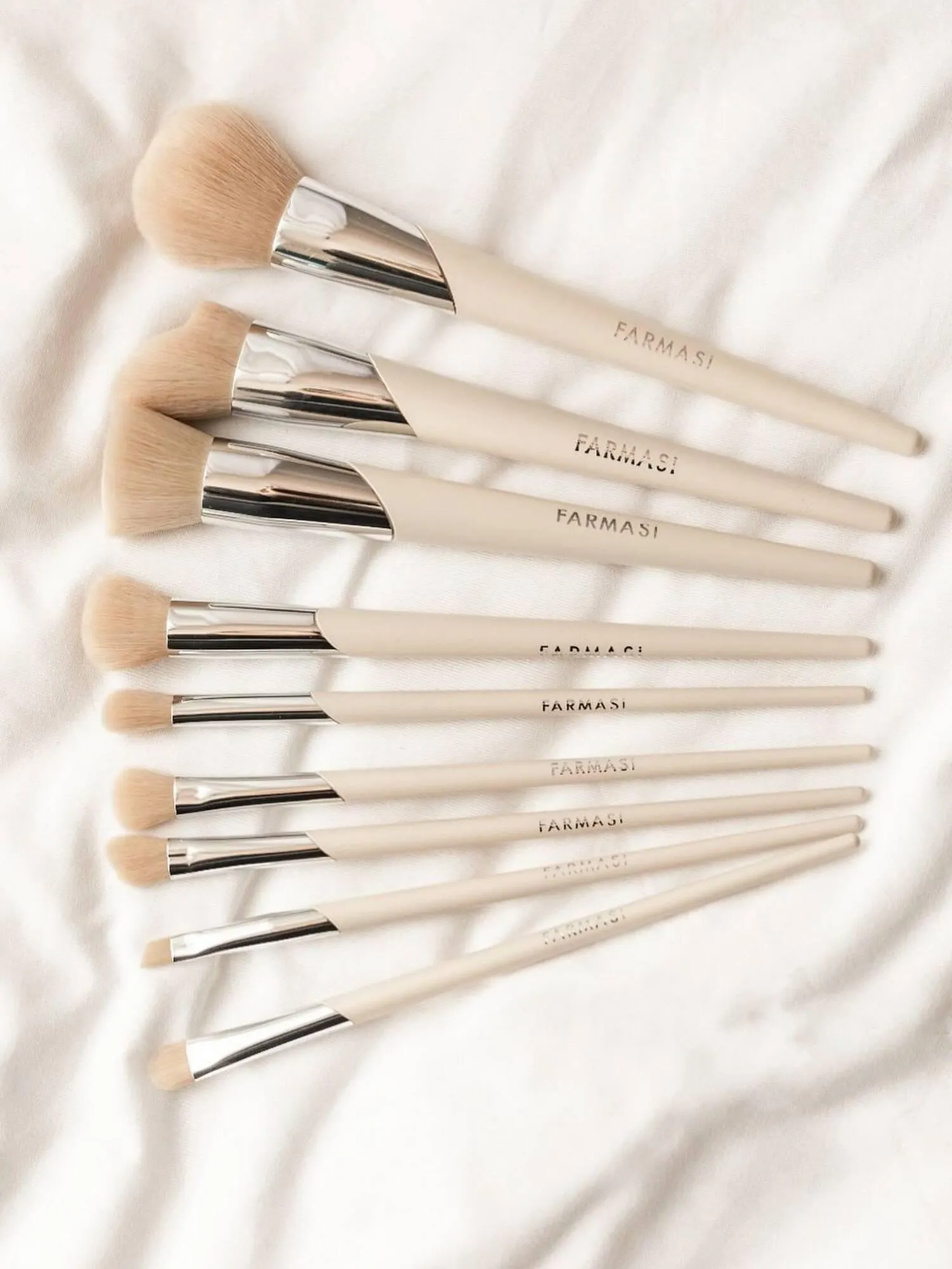 Catalog Catalog Farmasi de la 4 iulie până la 21 iulie 2025 - Revista Pagina 4