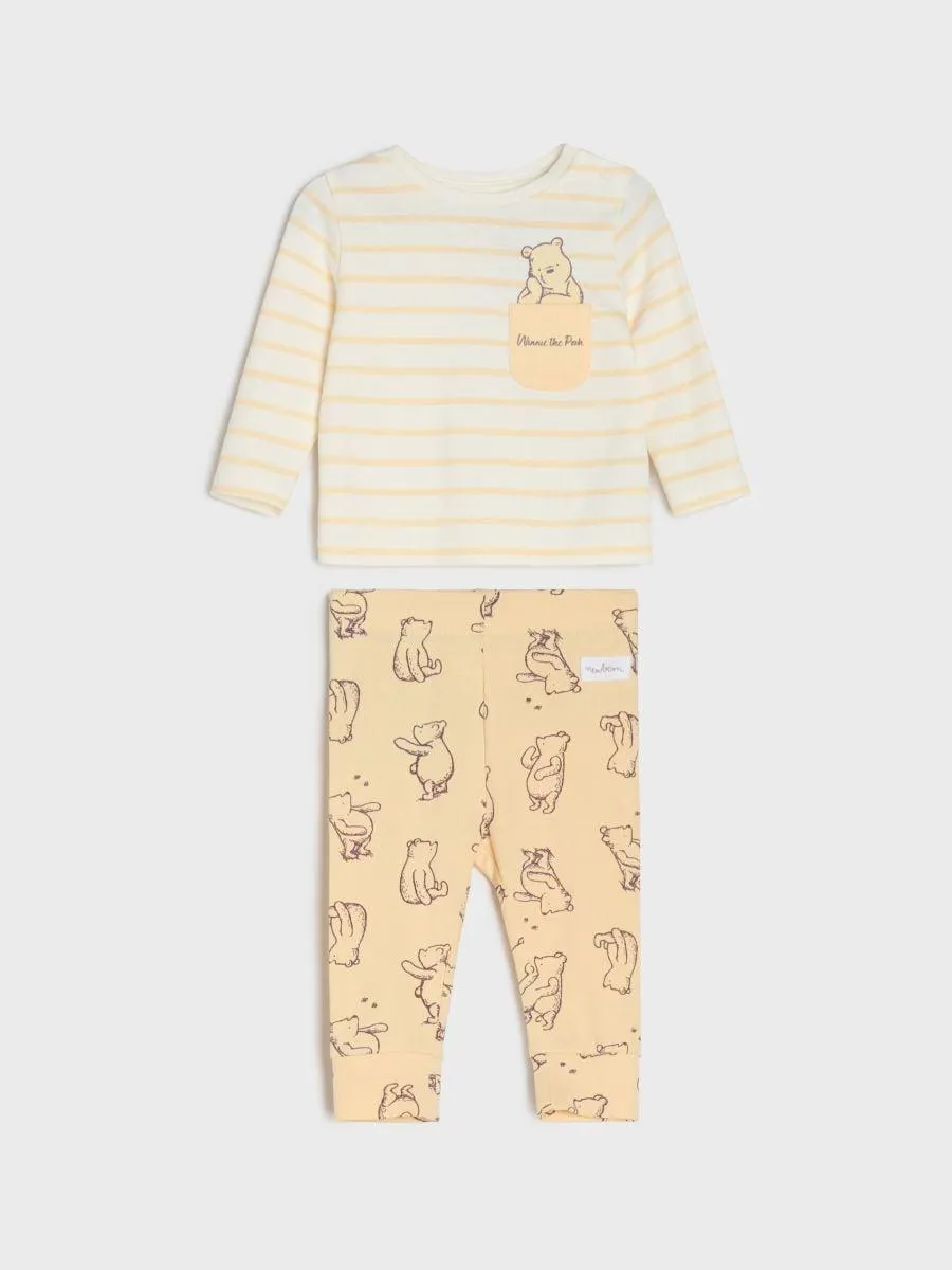 Compleu cu tricou și colanți