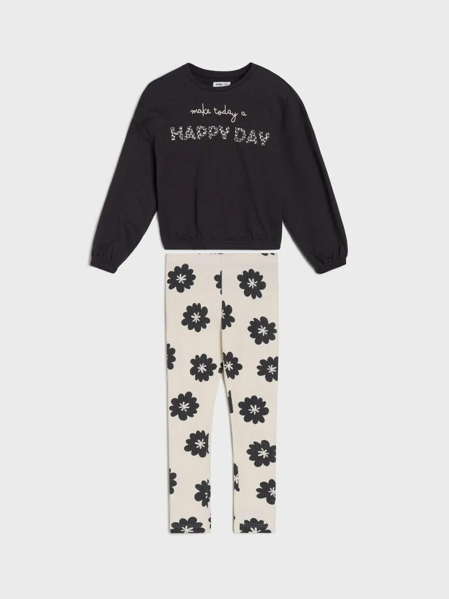 Compleu cu bluză sport și colanți