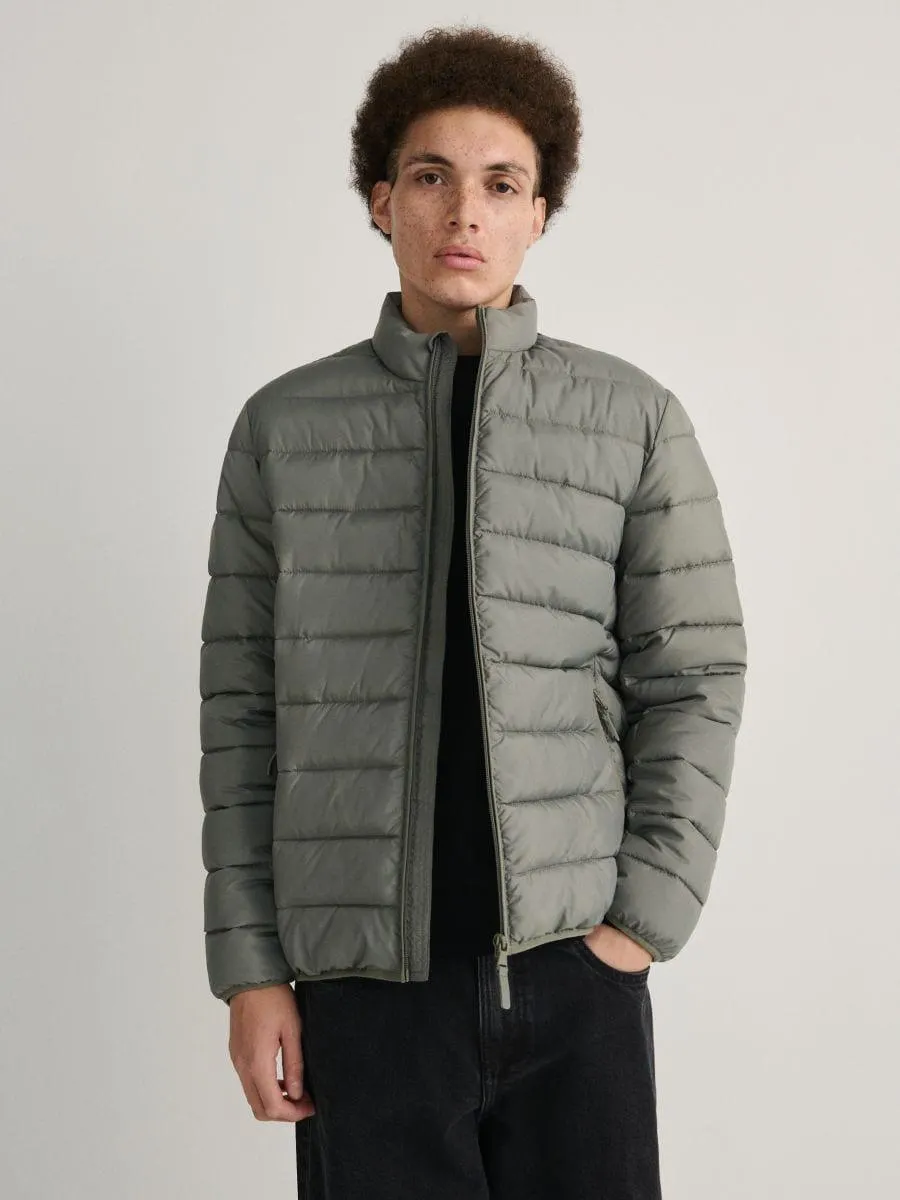 Geacă matlasată cu guler înalt