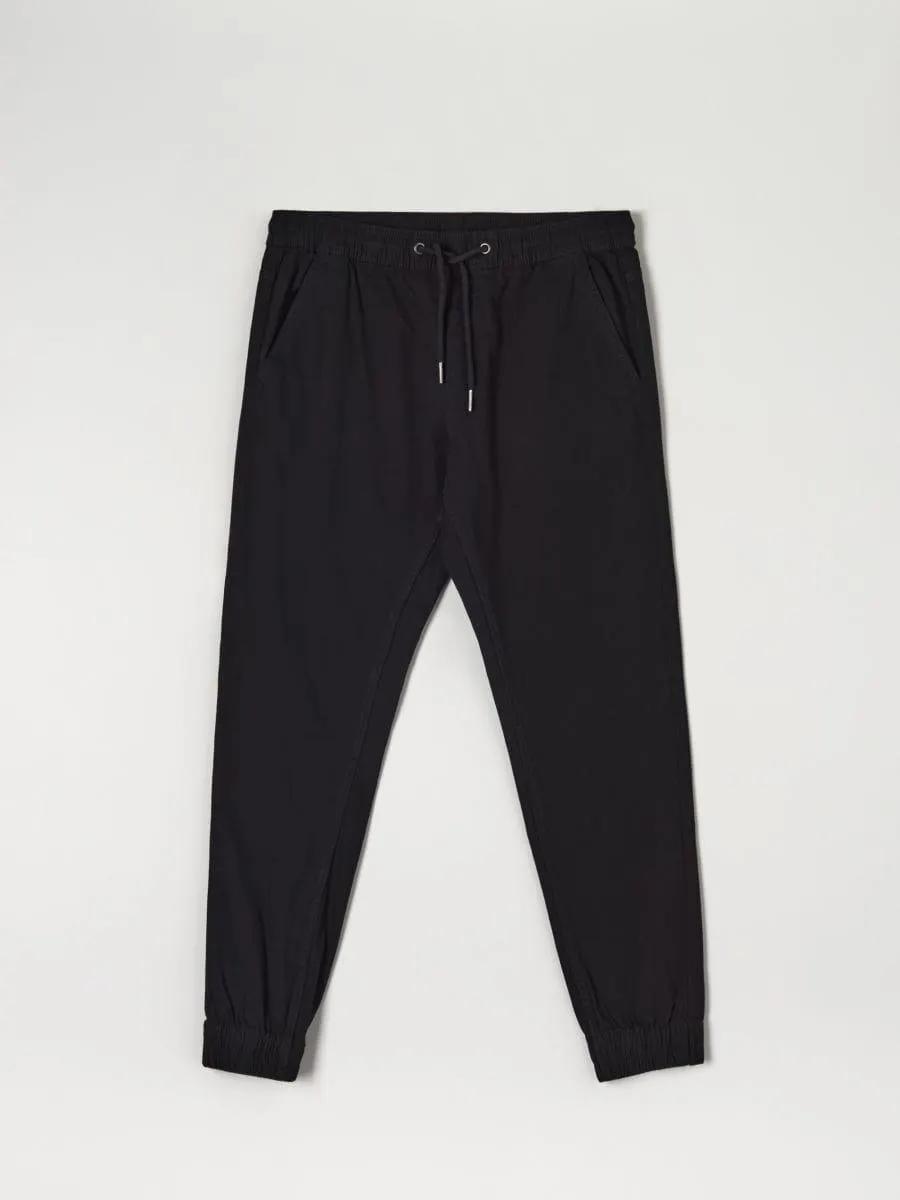 Pantaloni jogger