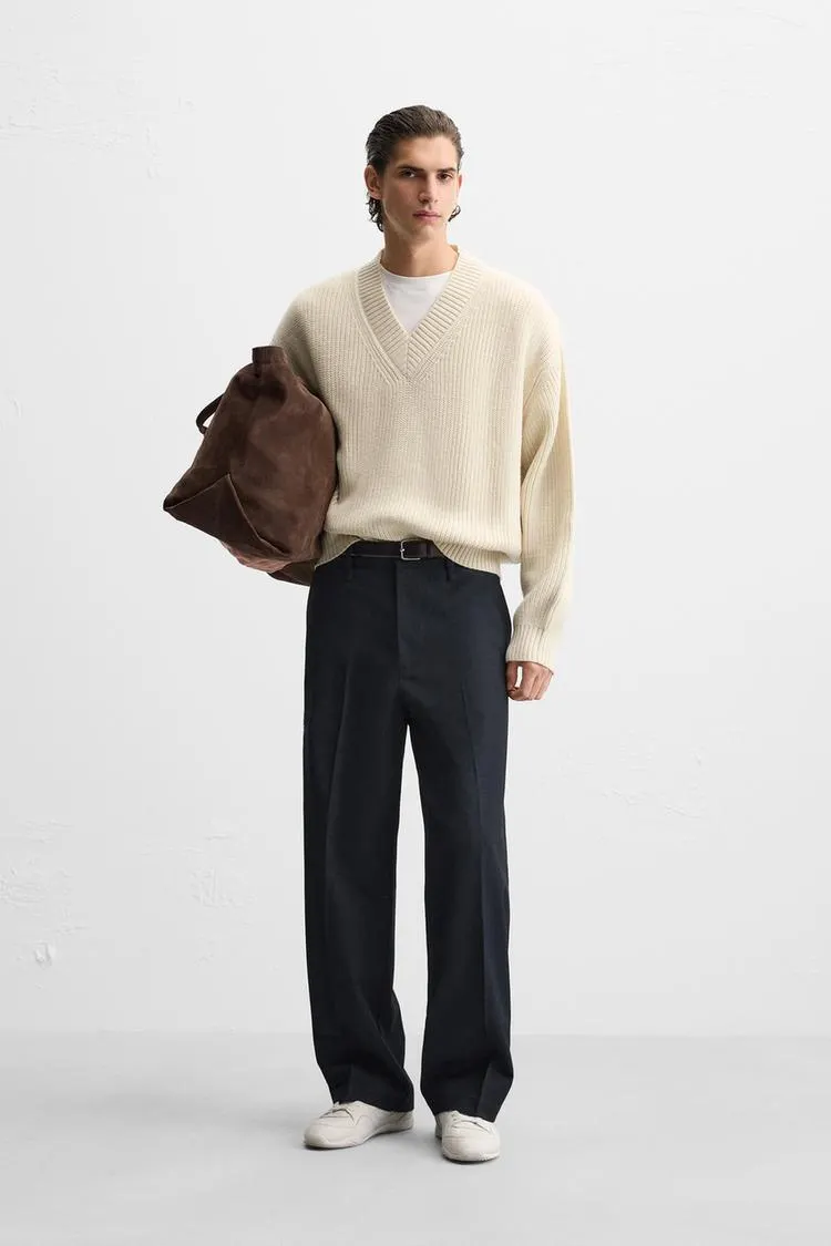 PULOVER CU STRUCTURĂ ȘI GULER ÎN V