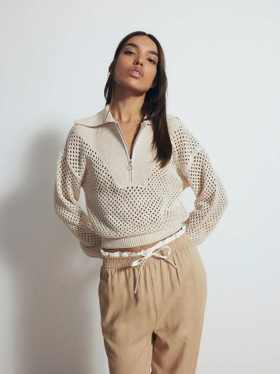 Pulover ajurat, cu guler