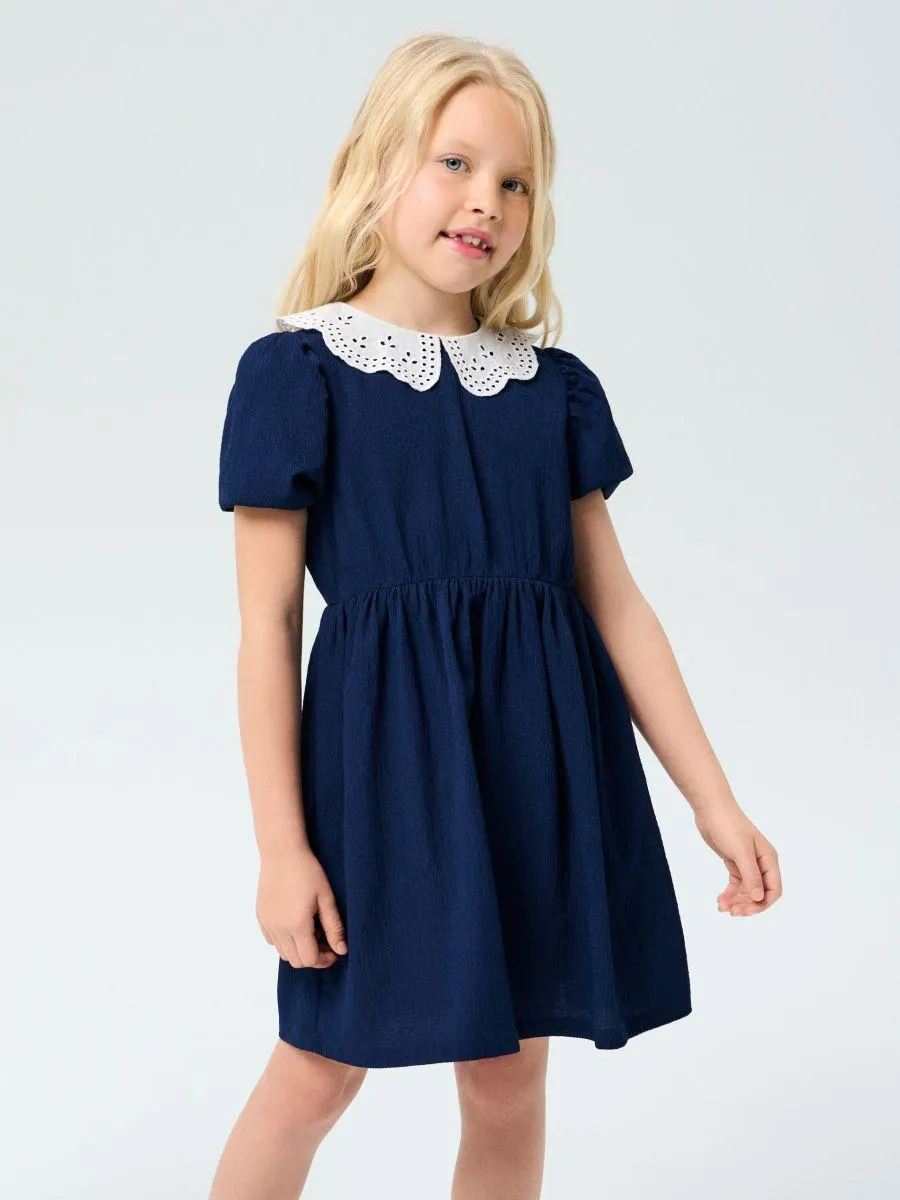 Rochie cu guler brodat