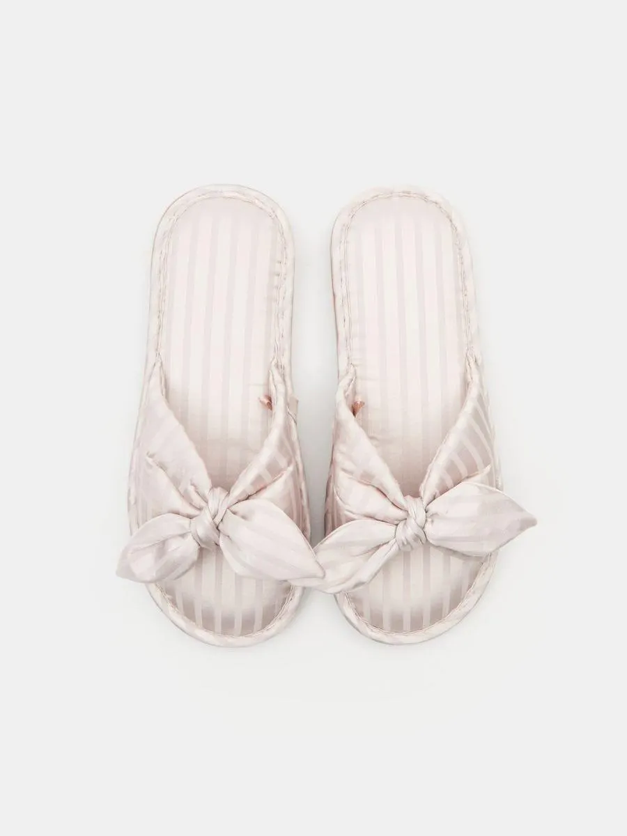 Papuci de casă cu fundă