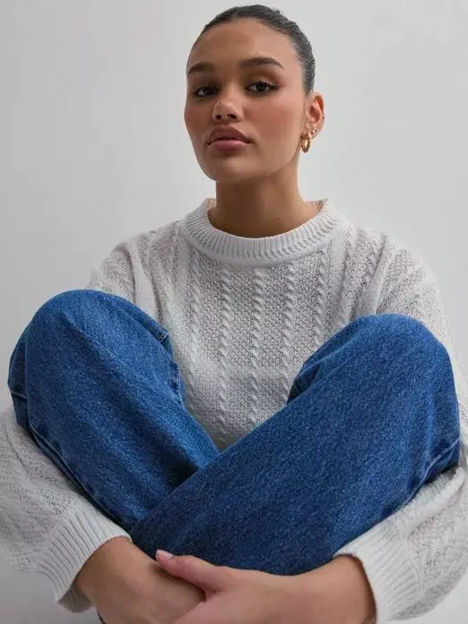 JDYATENA LIFE L/S O-NECK CABLE PULL