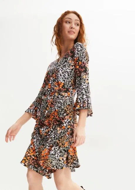 Klänning med rynkad detalj