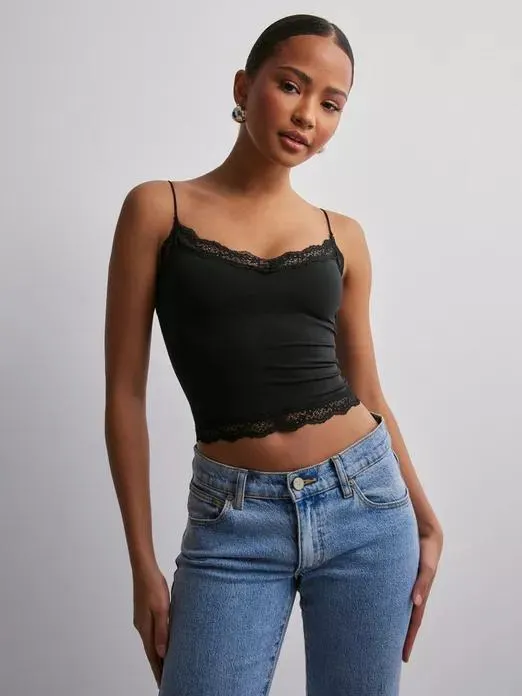 ONLVICKY LACE SEAMLESS CROPPED TOP