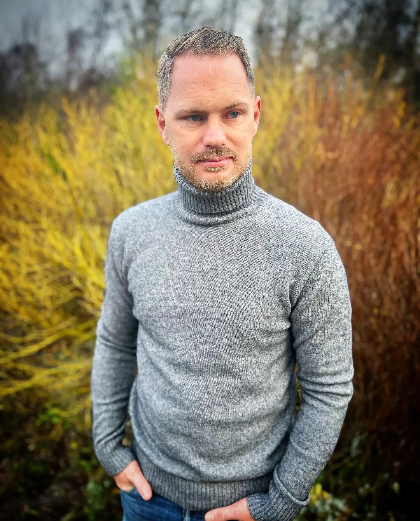 Stickad polotröja i ullmix