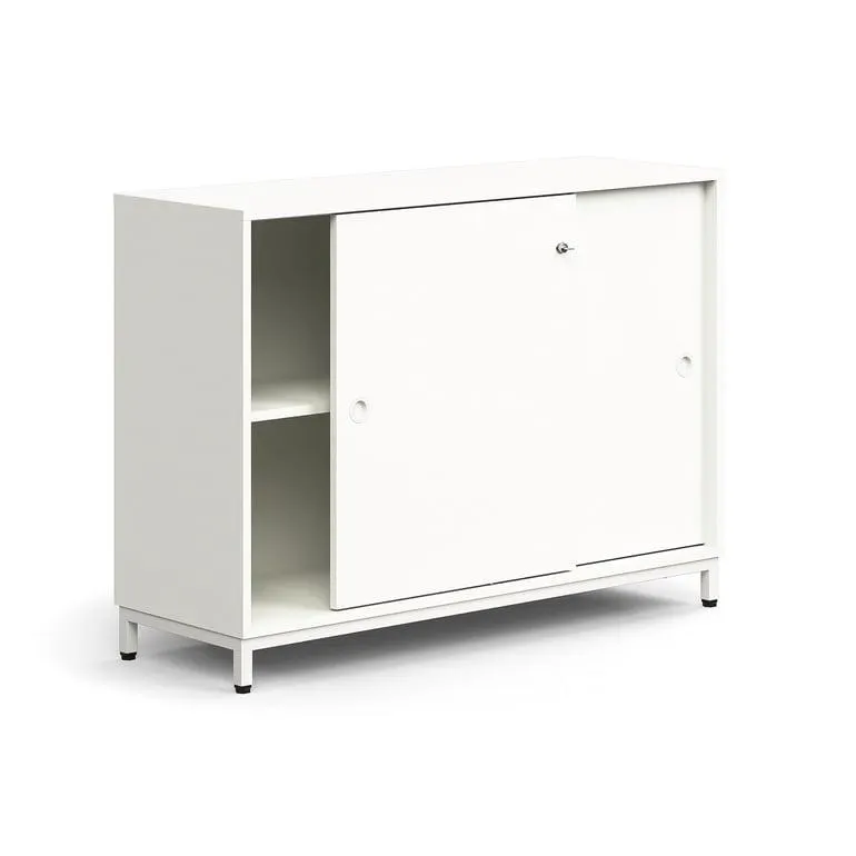 Låsbara skjutdörrar, 1 hyllplan, benstativ, handtag, 868x1200x400 mm, vit