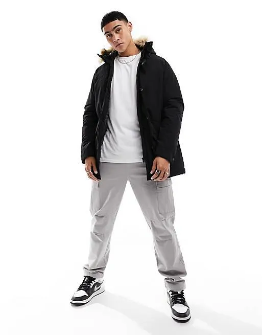 Jack & Jones – Svart parkas med fuskpälskantad huva