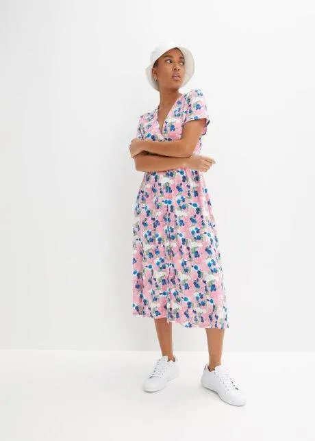 Mellanlång klänning med V-ringning