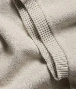 Stickad väst med polokrage