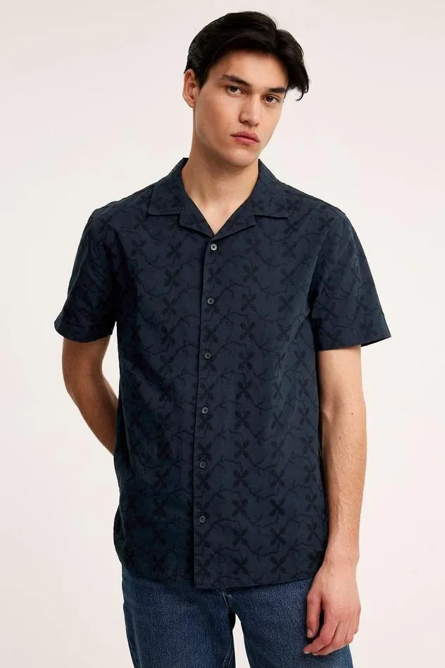 Resortskjorta med brodyr