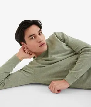 Hienoneuloksinen pusero