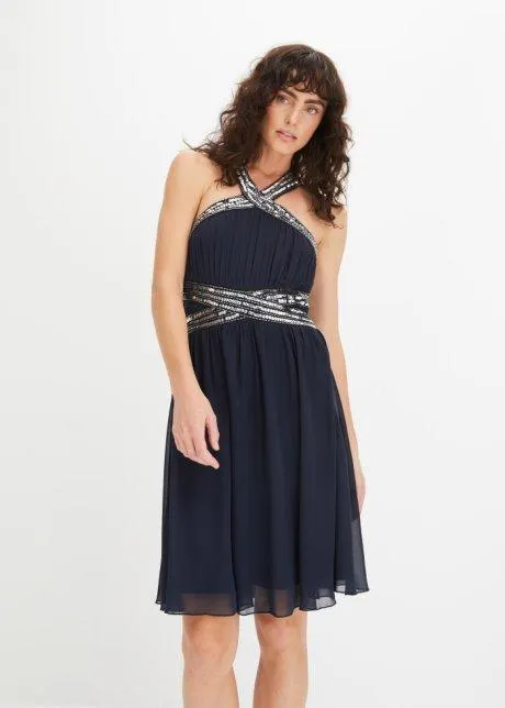 Klänning med pärlapplikation