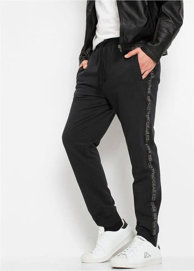 Pantaloni sport, detalii reflectorizante