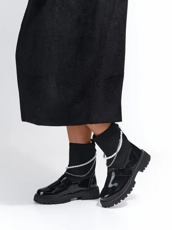 Dámské kotníkové kozačky s řetízkem a perlami