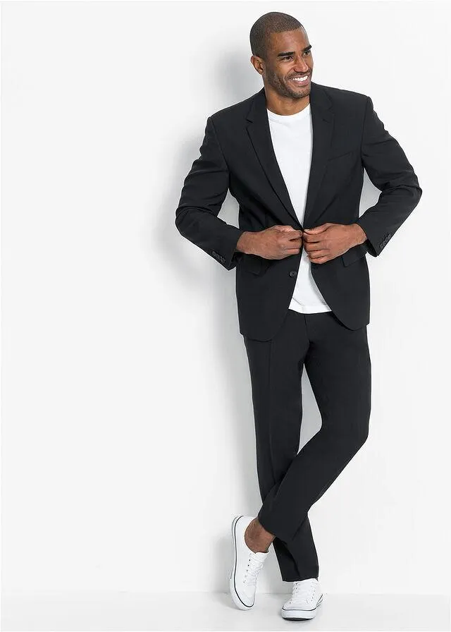 Costum cu pantaloni și sacou