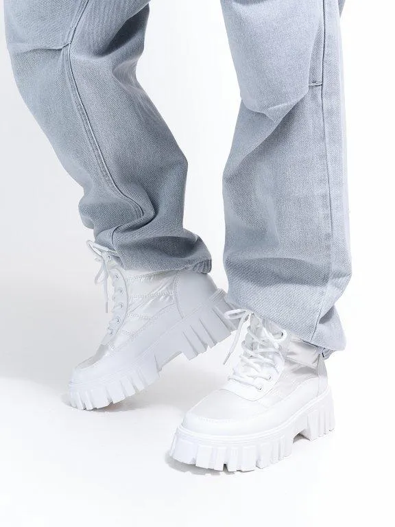 Kotníkové kozačky na šněrování